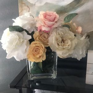 BEAUTIFUL FLOWER ARRANGEMENT